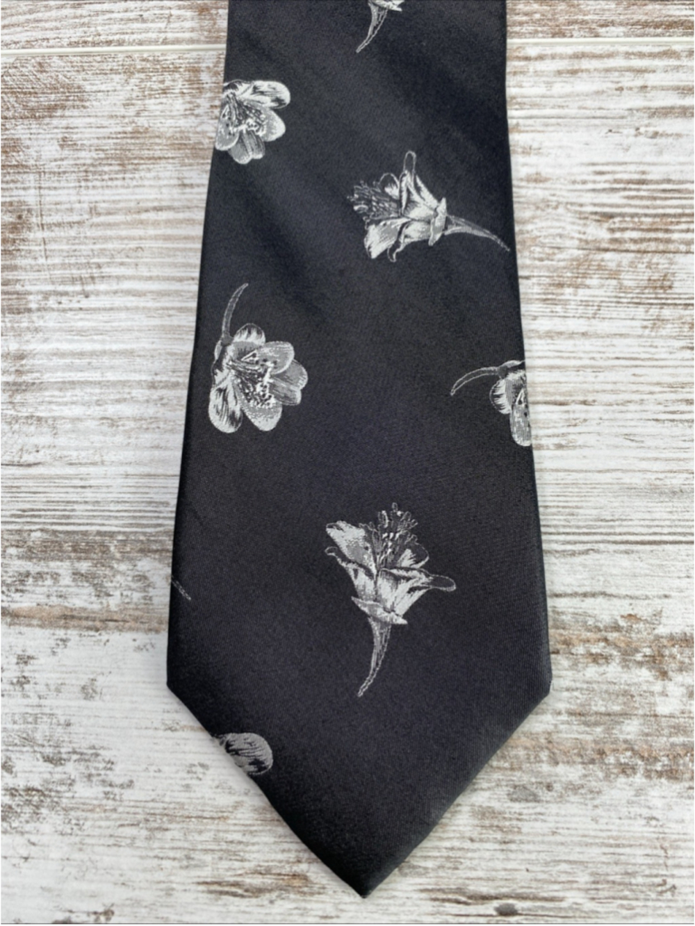 Paul Fredrick Extra Long 62” Black Silver Floral Silk Necktie Botanical Flower